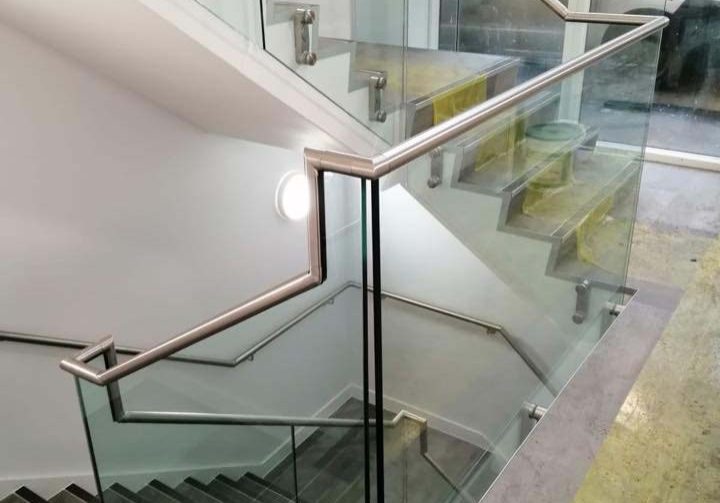 Glass handrail